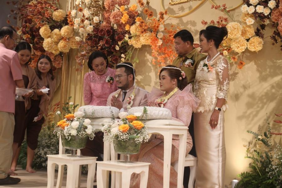 Families gathered on stage for the Thai wedding ceremony
