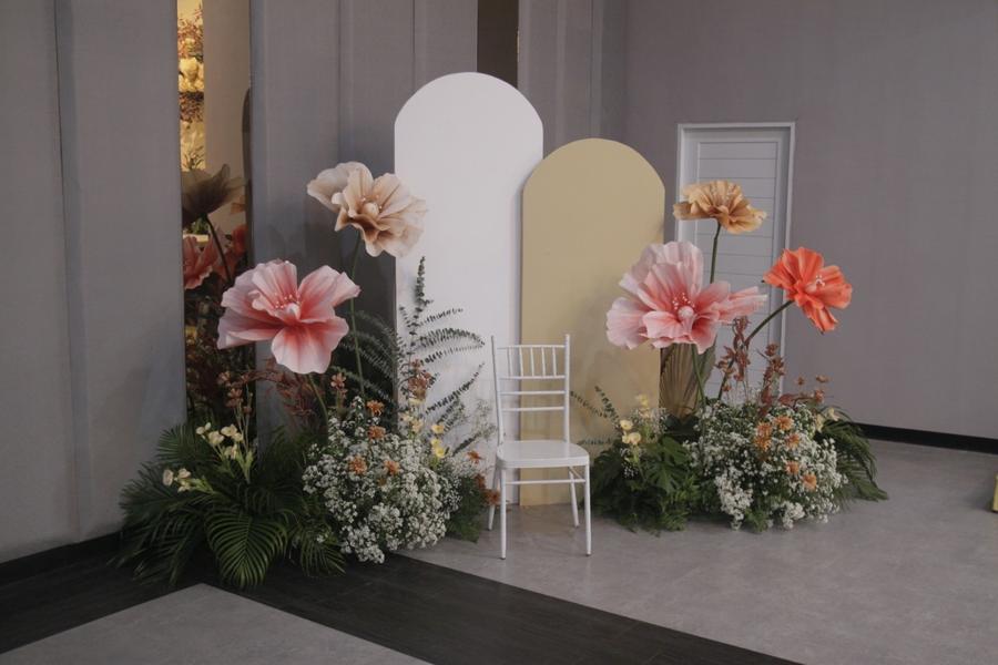 Paper flowers and arches decorating the ceremony area