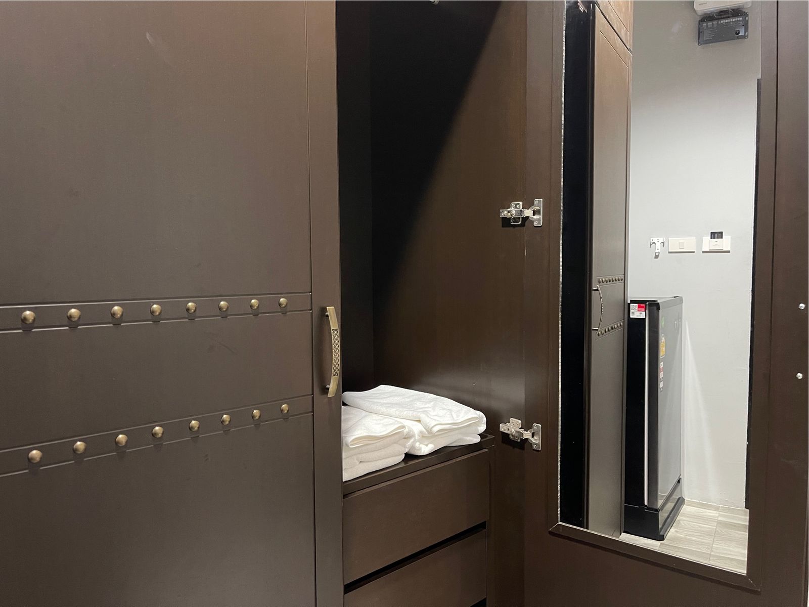 Wardrobe with fresh towels