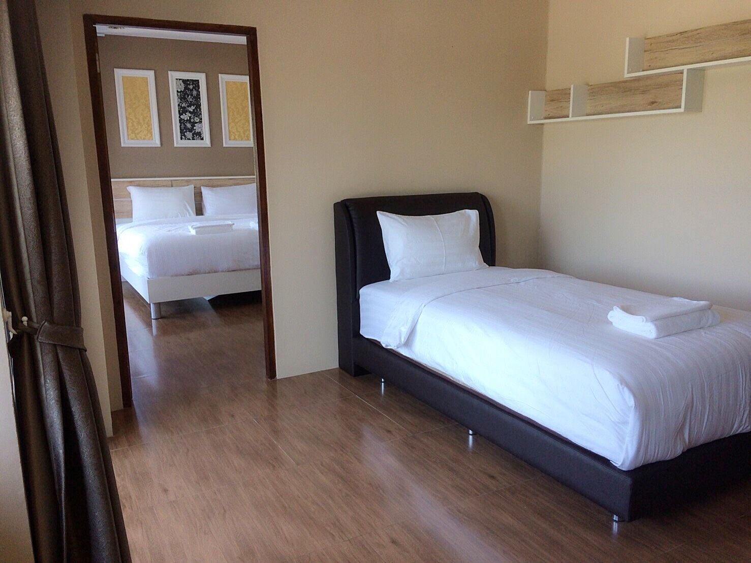 Single bed in the adjoining room, with the double bedroom beyond