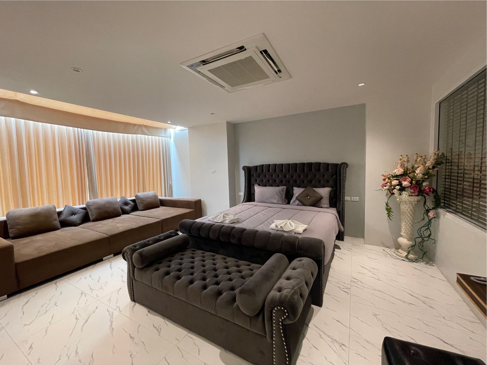 Suite with sofa, bed and chaise